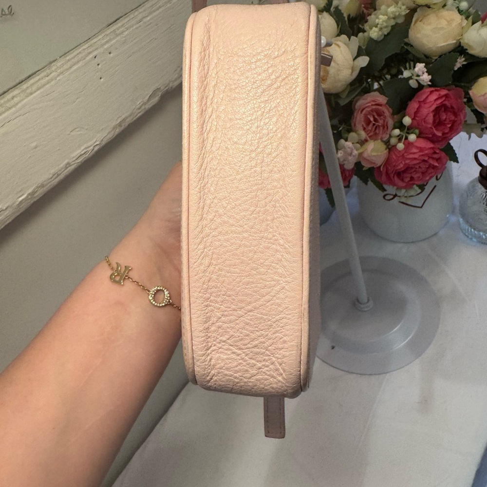 Balenciaga Pink Crossbody Bag with Minimalist Design - Picture 4 of 11